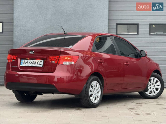 Красный Киа Черато, объемом двигателя 1.6 л и пробегом 200 тыс. км за 8900 $, фото 2 на Automoto.ua