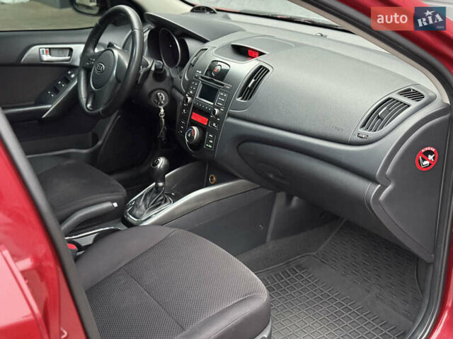Красный Киа Черато, объемом двигателя 1.6 л и пробегом 200 тыс. км за 8900 $, фото 13 на Automoto.ua