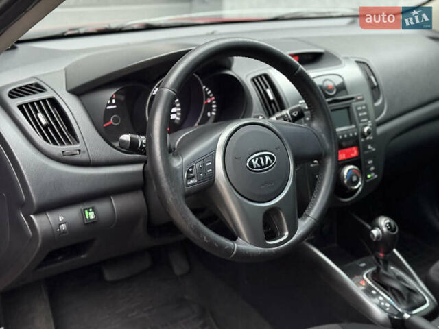 Красный Киа Черато, объемом двигателя 1.6 л и пробегом 200 тыс. км за 8900 $, фото 9 на Automoto.ua