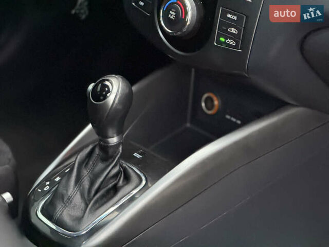 Красный Киа Черато, объемом двигателя 1.6 л и пробегом 200 тыс. км за 8900 $, фото 16 на Automoto.ua