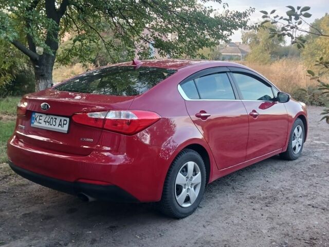 Киа Черато 2013 в Павлограде на Automoto.ua Красный Киа Черато, объемом двигателя 2 л и пробегом 280 тыс. км за 7199 $, фото 2 на Automoto.ua