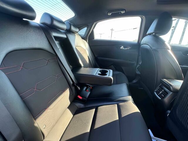 Червоний Кіа Черато, об'ємом двигуна 1.6 л та пробігом 31 тис. км за 9800 $, фото 13 на Automoto.ua