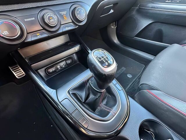 Червоний Кіа Черато, об'ємом двигуна 1.6 л та пробігом 31 тис. км за 9800 $, фото 11 на Automoto.ua