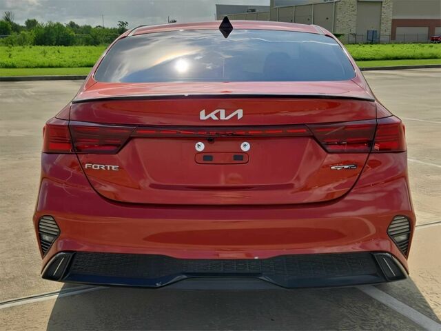 Красный Киа Черато, объемом двигателя 2 л и пробегом 17 тыс. км за 12000 $, фото 4 на Automoto.ua