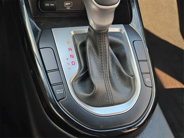 Красный Киа Черато, объемом двигателя 2 л и пробегом 17 тыс. км за 12000 $, фото 9 на Automoto.ua