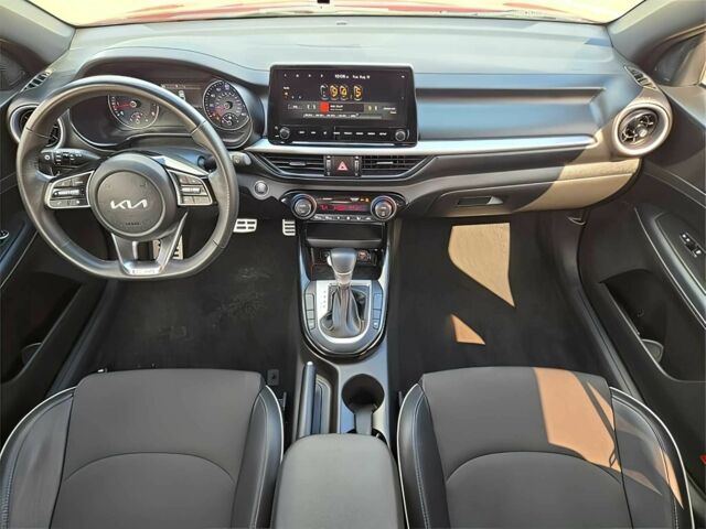 Красный Киа Черато, объемом двигателя 2 л и пробегом 17 тыс. км за 12000 $, фото 7 на Automoto.ua