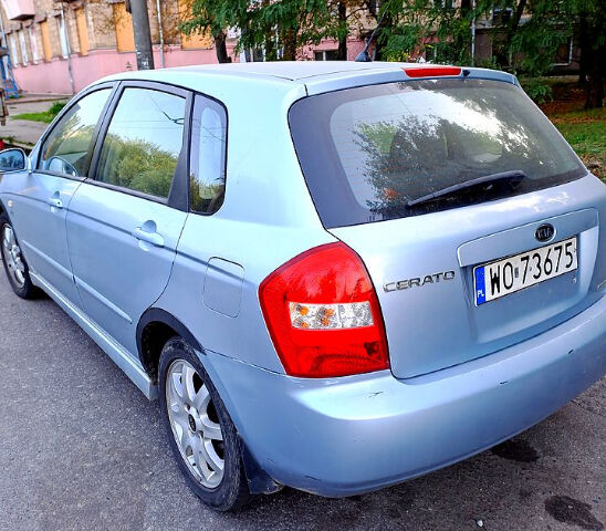 Киа Черато, объемом двигателя 2 л и пробегом 300 тыс. км за 1900 $, фото 3 на Automoto.ua