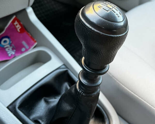 Киа Черато, объемом двигателя 1.58 л и пробегом 180 тыс. км за 5000 $, фото 4 на Automoto.ua