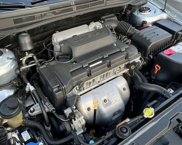 Киа Черато, объемом двигателя 2 л и пробегом 178 тыс. км за 5700 $, фото 16 на Automoto.ua