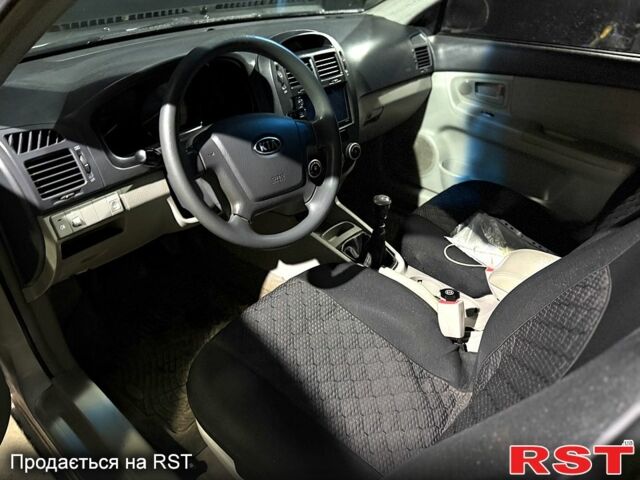 Киа Черато, объемом двигателя 1.6 л и пробегом 200 тыс. км за 3850 $, фото 6 на Automoto.ua