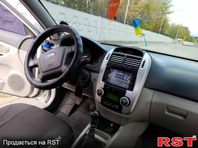 Киа Черато, объемом двигателя 1.6 л и пробегом 210 тыс. км за 5300 $, фото 10 на Automoto.ua