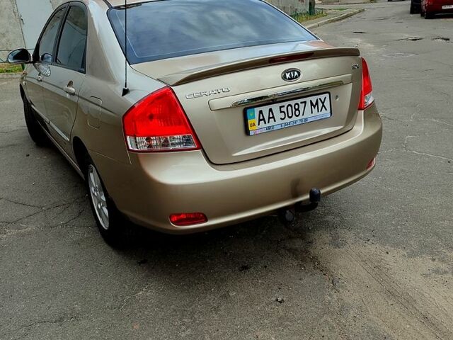 Кіа Черато, об'ємом двигуна 2 л та пробігом 190 тис. км за 5500 $, фото 1 на Automoto.ua