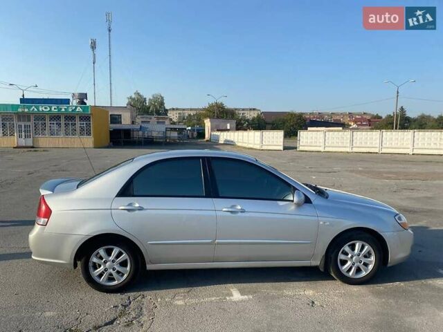 Киа Черато, объемом двигателя 1.59 л и пробегом 280 тыс. км за 5200 $, фото 2 на Automoto.ua