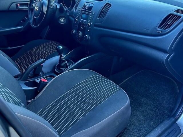 Кіа Черато, об'ємом двигуна 1.6 л та пробігом 132 тис. км за 8300 $, фото 4 на Automoto.ua