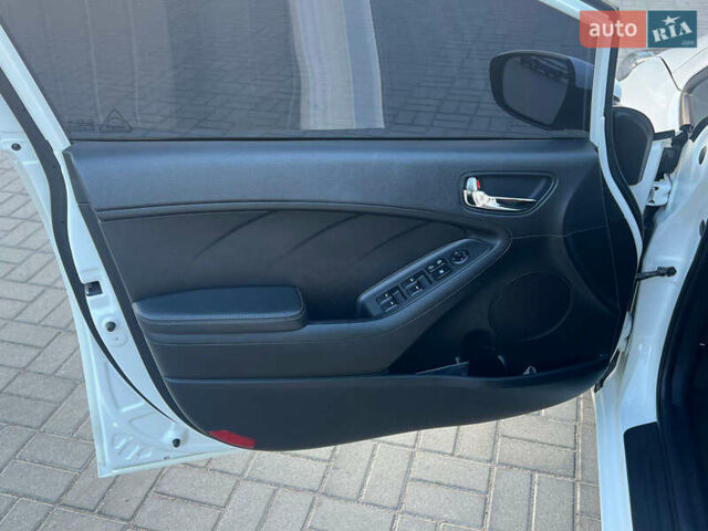 Кіа Черато, об'ємом двигуна 1.6 л та пробігом 106 тис. км за 9000 $, фото 14 на Automoto.ua
