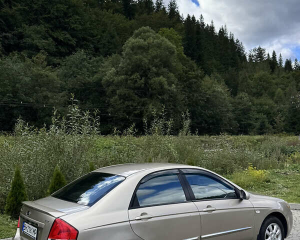 Желтый Киа Черато, объемом двигателя 1.6 л и пробегом 205 тыс. км за 5100 $, фото 2 на Automoto.ua