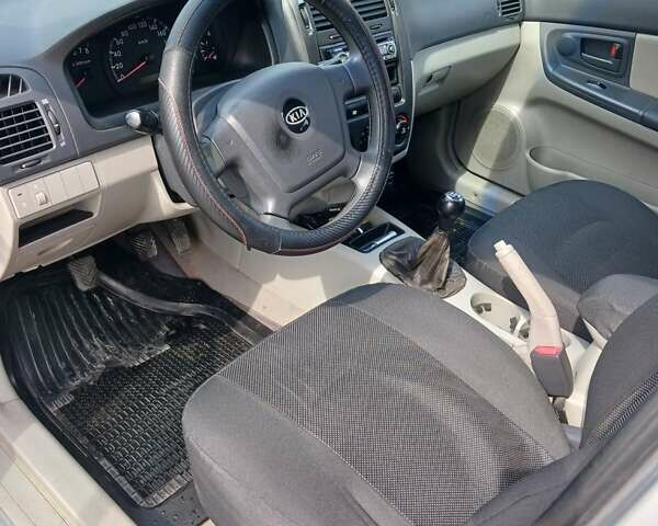 Серый Киа Черато, объемом двигателя 1.6 л и пробегом 192 тыс. км за 4200 $, фото 9 на Automoto.ua