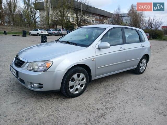 Серый Киа Черато, объемом двигателя 1.6 л и пробегом 192 тыс. км за 4200 $, фото 1 на Automoto.ua