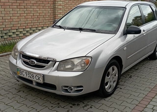 Серый Киа Черато, объемом двигателя 1.6 л и пробегом 250 тыс. км за 2750 $, фото 2 на Automoto.ua