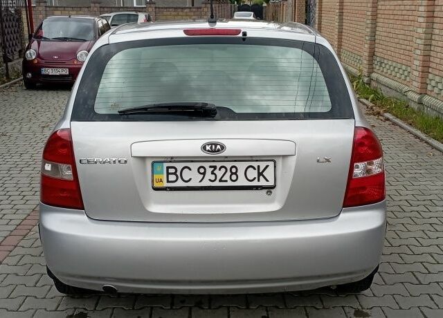 Серый Киа Черато, объемом двигателя 1.6 л и пробегом 250 тыс. км за 2750 $, фото 5 на Automoto.ua