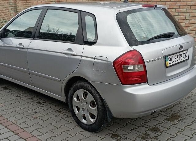 Серый Киа Черато, объемом двигателя 1.6 л и пробегом 250 тыс. км за 2750 $, фото 6 на Automoto.ua