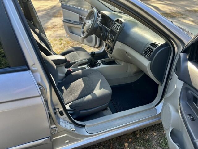 Серый Киа Черато, объемом двигателя 1.6 л и пробегом 221 тыс. км за 3500 $, фото 11 на Automoto.ua