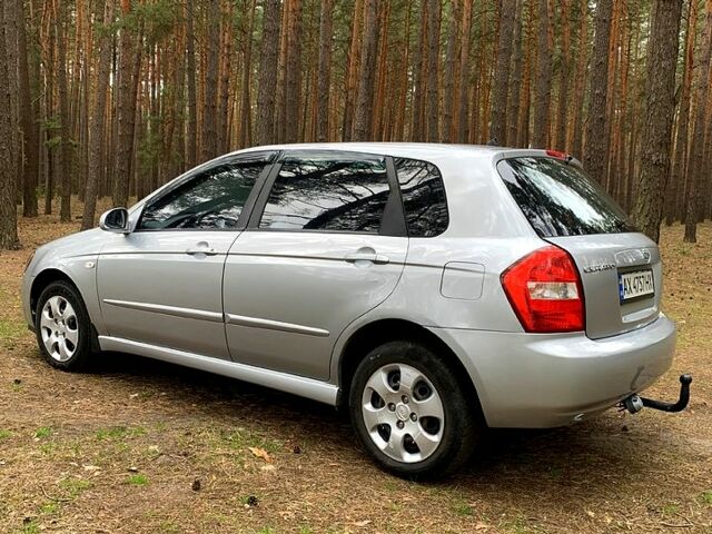 Сірий Кіа Черато, об'ємом двигуна 16 л та пробігом 238 тис. км за 3200 $, фото 3 на Automoto.ua