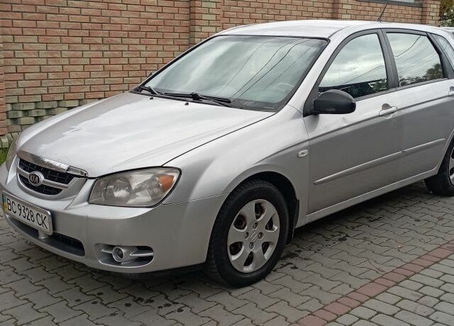 Серый Киа Черато, объемом двигателя 1.6 л и пробегом 250 тыс. км за 2750 $, фото 1 на Automoto.ua