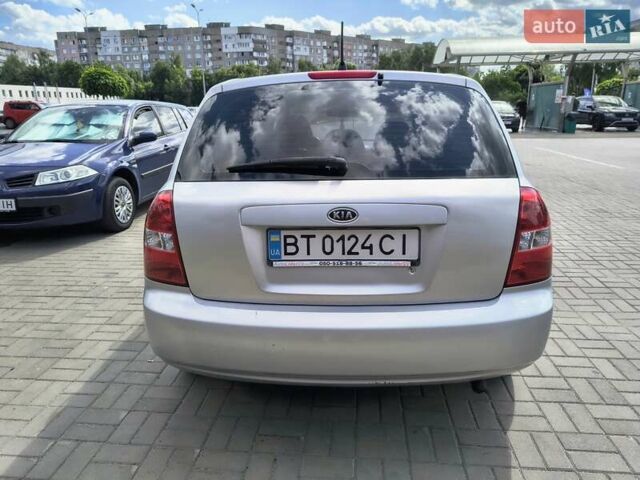Серый Киа Черато, объемом двигателя 1.6 л и пробегом 256 тыс. км за 5200 $, фото 8 на Automoto.ua