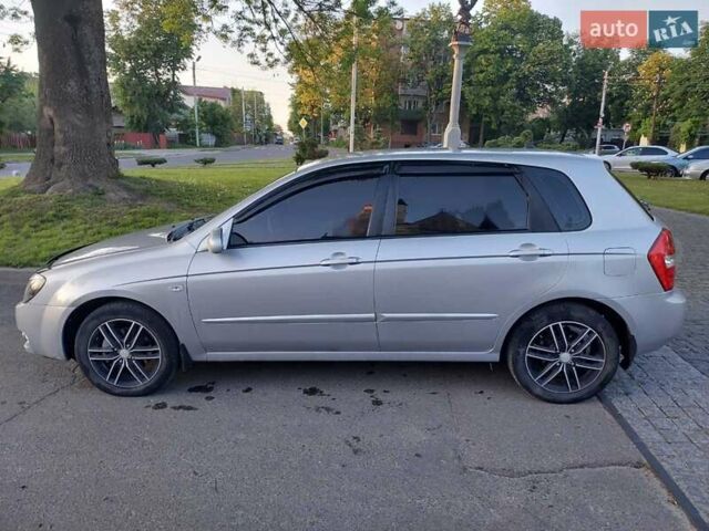 Серый Киа Черато, объемом двигателя 1.6 л и пробегом 190 тыс. км за 4000 $, фото 2 на Automoto.ua