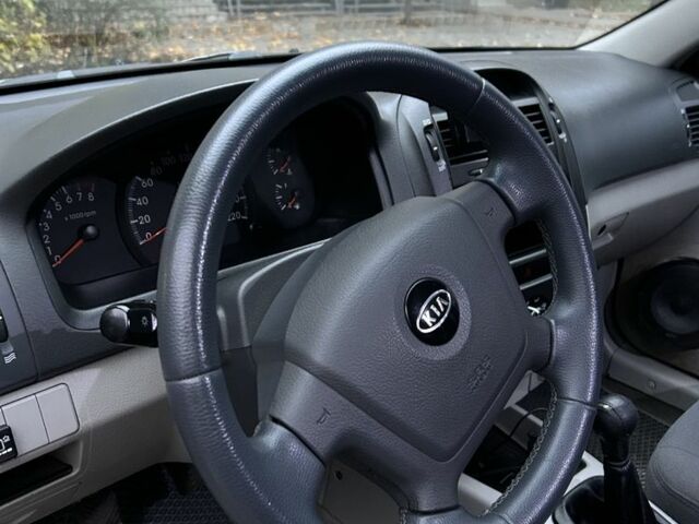 Серый Киа Черато, объемом двигателя 1.6 л и пробегом 190 тыс. км за 3100 $, фото 4 на Automoto.ua