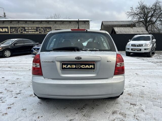 Серый Киа Черато, объемом двигателя 1.6 л и пробегом 104 тыс. км за 5850 $, фото 5 на Automoto.ua