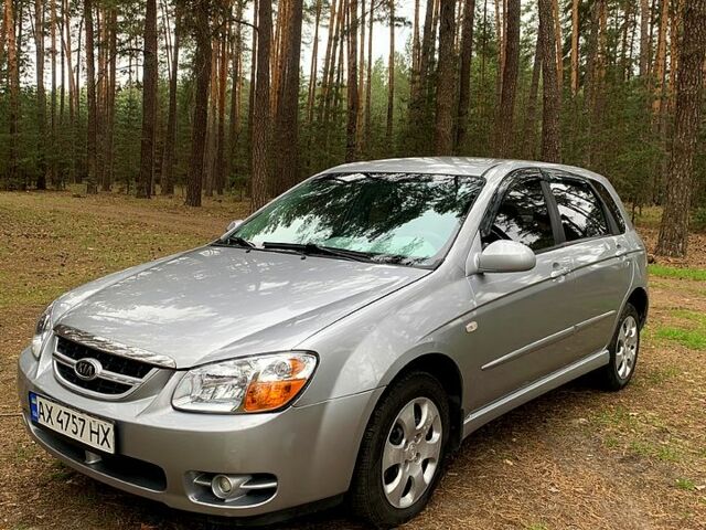 Сірий Кіа Черато, об'ємом двигуна 16 л та пробігом 238 тис. км за 3200 $, фото 1 на Automoto.ua