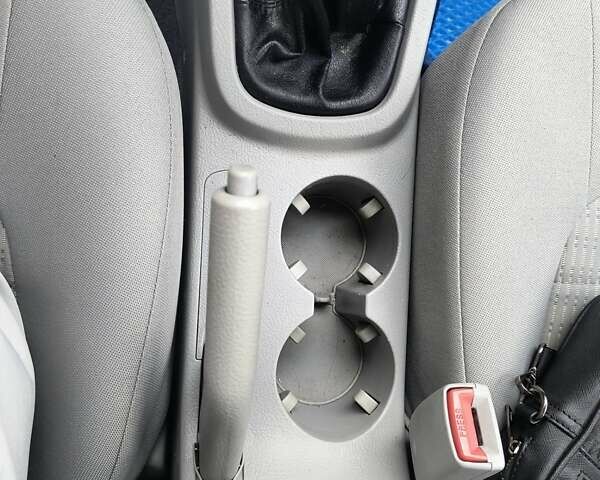 Серый Киа Черато, объемом двигателя 1.6 л и пробегом 180 тыс. км за 4500 $, фото 16 на Automoto.ua