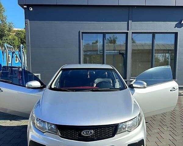 Сірий Кіа Черато, об'ємом двигуна 2 л та пробігом 95 тис. км за 7600 $, фото 4 на Automoto.ua