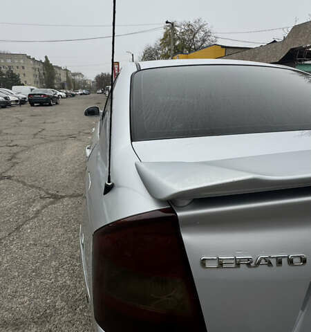 Серый Киа Черато, объемом двигателя 1.98 л и пробегом 166 тыс. км за 4099 $, фото 13 на Automoto.ua