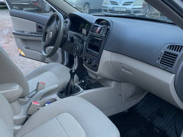 Серый Киа Черато, объемом двигателя 1.5 л и пробегом 204 тыс. км за 3700 $, фото 8 на Automoto.ua