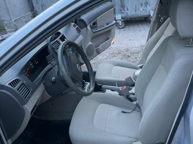 Серый Киа Черато, объемом двигателя 1.5 л и пробегом 204 тыс. км за 3700 $, фото 9 на Automoto.ua