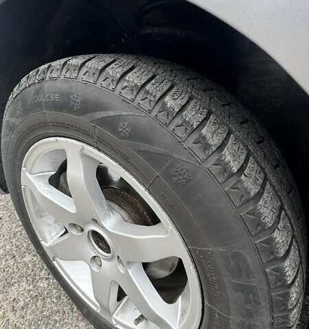 Серый Киа Черато, объемом двигателя 1.98 л и пробегом 166 тыс. км за 4099 $, фото 16 на Automoto.ua