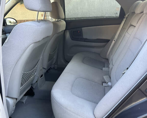 Серый Киа Черато, объемом двигателя 1.98 л и пробегом 275 тыс. км за 4300 $, фото 16 на Automoto.ua