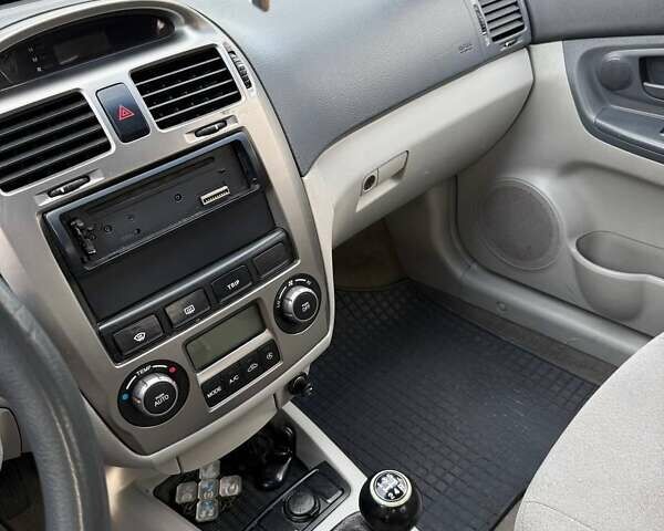 Серый Киа Черато, объемом двигателя 1.6 л и пробегом 178 тыс. км за 2900 $, фото 20 на Automoto.ua