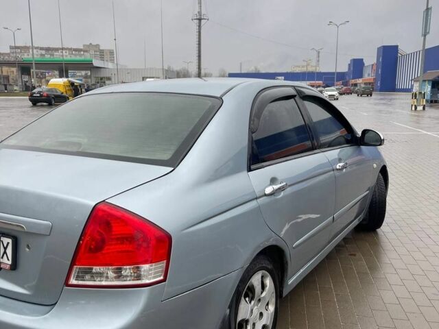 Серый Киа Черато, объемом двигателя 1.6 л и пробегом 315 тыс. км за 3650 $, фото 1 на Automoto.ua