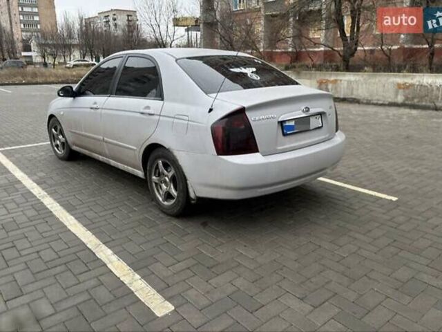 Серый Киа Черато, объемом двигателя 1.6 л и пробегом 303 тыс. км за 3500 $, фото 6 на Automoto.ua