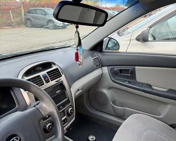 Серый Киа Черато, объемом двигателя 1.6 л и пробегом 178 тыс. км за 2900 $, фото 17 на Automoto.ua