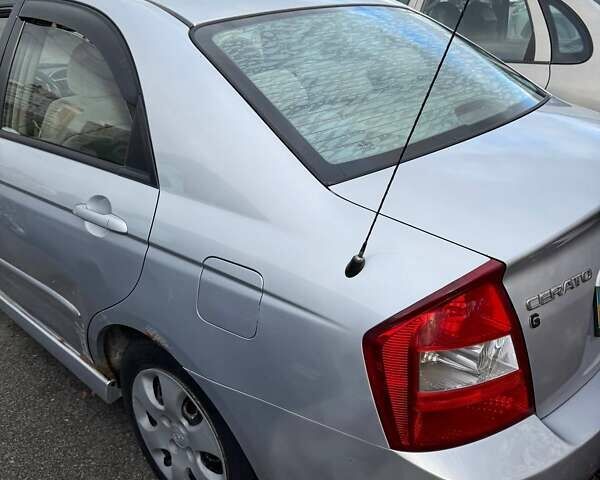 Серый Киа Черато, объемом двигателя 1.6 л и пробегом 178 тыс. км за 2900 $, фото 1 на Automoto.ua