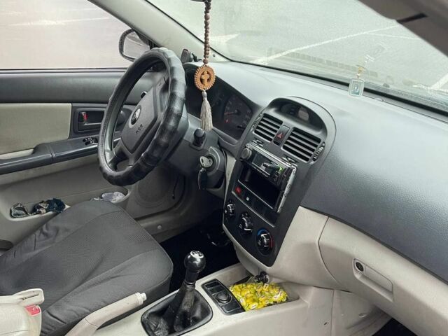 Серый Киа Черато, объемом двигателя 1.6 л и пробегом 315 тыс. км за 3650 $, фото 4 на Automoto.ua