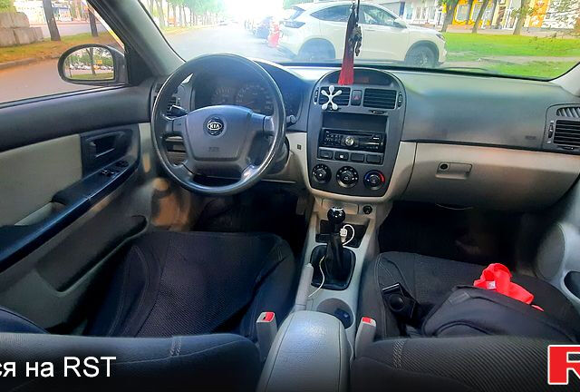 Серый Киа Черато, объемом двигателя 1.6 л и пробегом 267 тыс. км за 4650 $, фото 3 на Automoto.ua