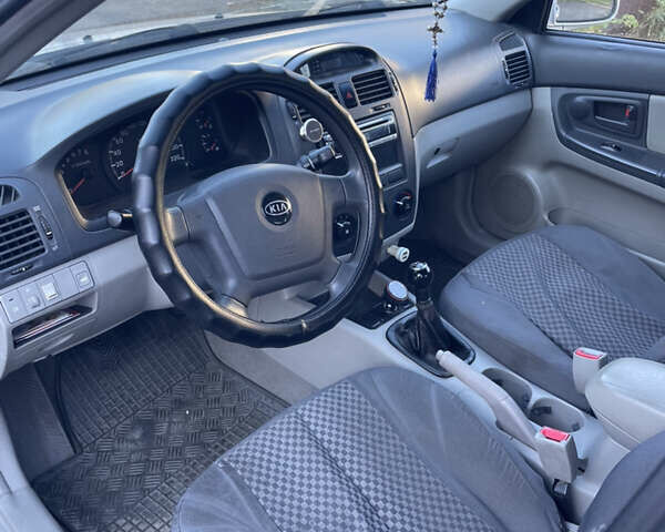 Серый Киа Черато, объемом двигателя 1.6 л и пробегом 178 тыс. км за 4500 $, фото 7 на Automoto.ua