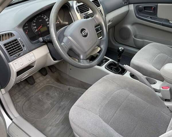 Серый Киа Черато, объемом двигателя 1.6 л и пробегом 178 тыс. км за 2900 $, фото 21 на Automoto.ua