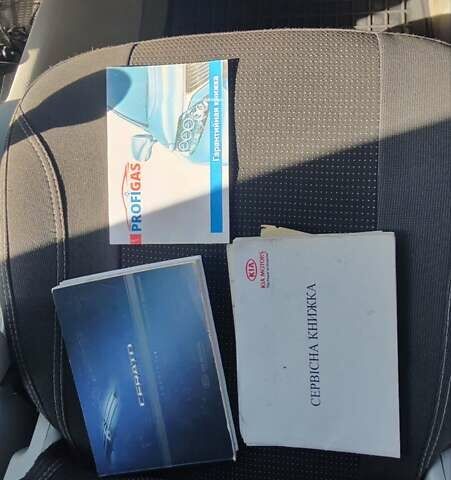 Серый Киа Черато, объемом двигателя 1.98 л и пробегом 255 тыс. км за 4300 $, фото 37 на Automoto.ua